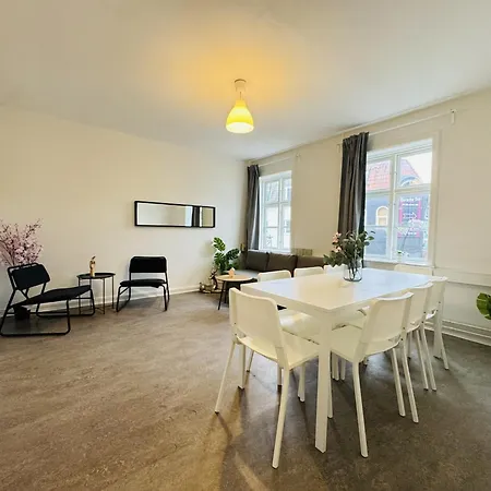 Apartment Aday - 8 Bedroom On The Pedestrian Street *