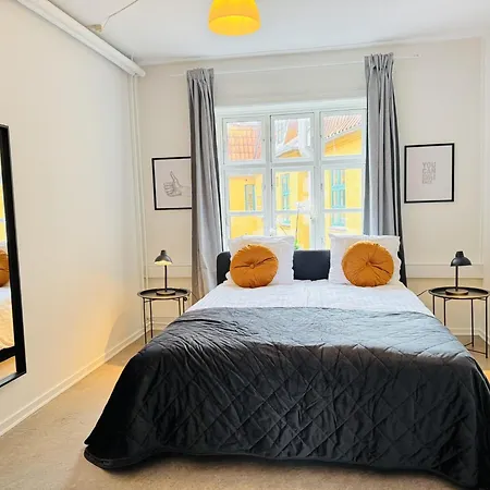Aday - 8 Bedroom On The Pedestrian Street * Aalborg