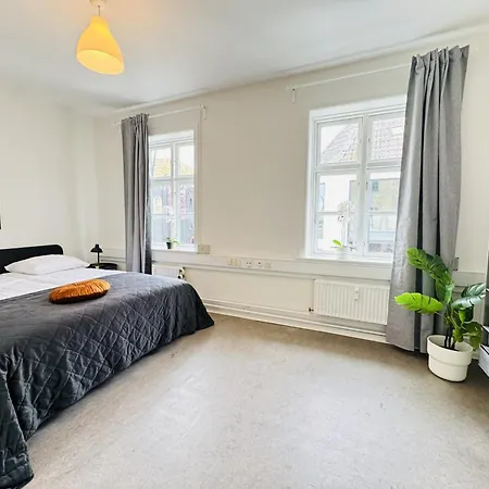 Aday - 8 Bedroom On The Pedestrian Street *